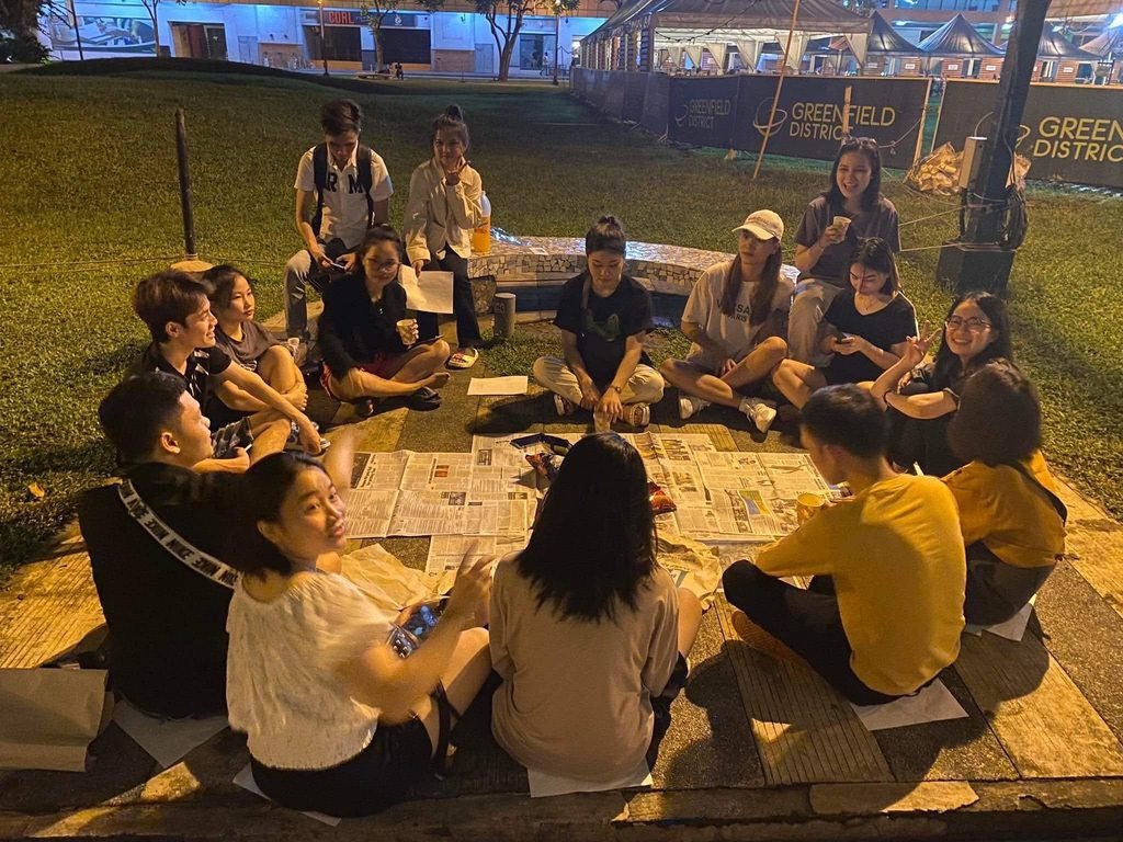 Vietnamese college student with friends in Manila